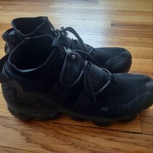 Triple black Nike air vapormax